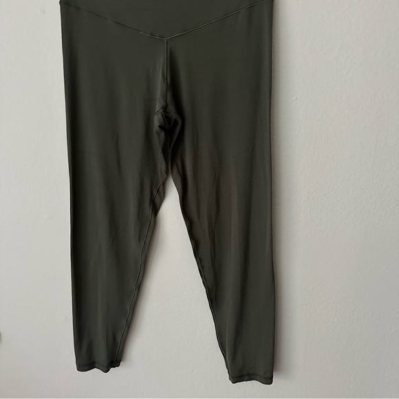 Aerie Offline Leggings in Olive Green Large - Picture 4 of 8